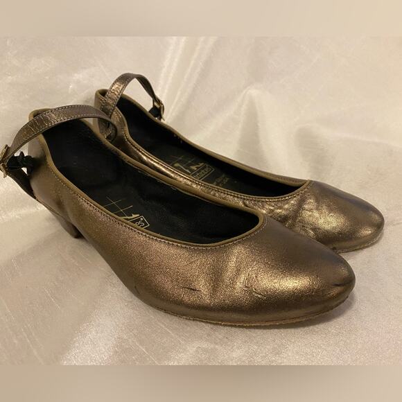 TicTacToes Gold Ankle Strap Dance Shoes Womens 6.5 1.25 inch Heel - Picture 1 of 6